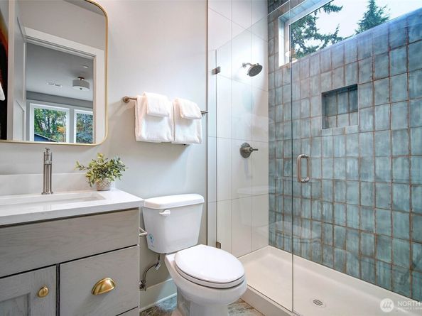 12818 NE 65th Lane, Kirkland WA 98033