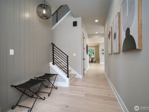 12818 NE 65th Lane, Kirkland WA 98033