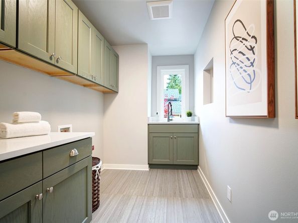 12818 NE 65th Lane, Kirkland WA 98033