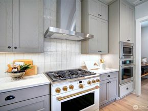 12818 NE 65th Lane, Kirkland WA 98033