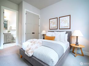 12818 NE 65th Lane, Kirkland WA 98033