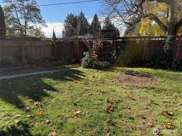 12018 Sand Point Way NE, Seattle WA 98125