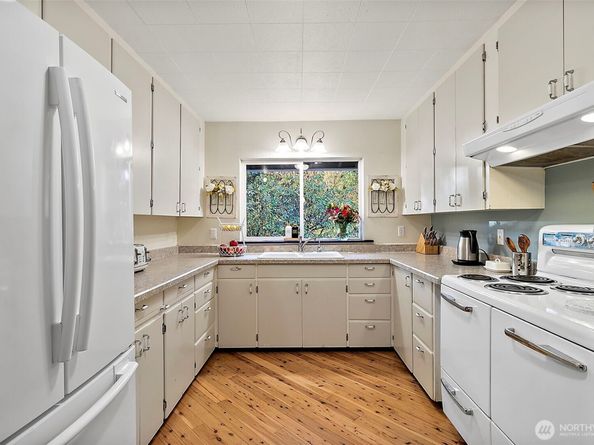 15226 26th Avenue SW, Burien WA 98166