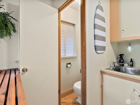 15226 26th Avenue SW, Burien WA 98166