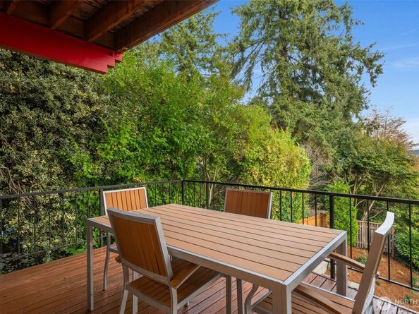 6620 57th Avenue NE, Seattle WA 98115