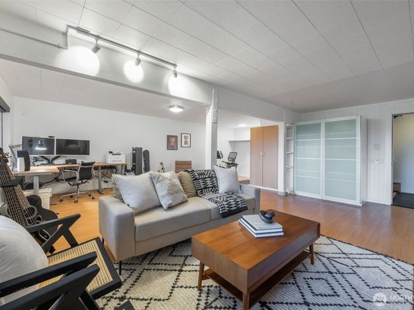 6620 57th Avenue NE, Seattle WA 98115