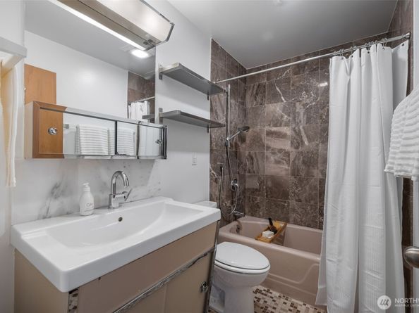 6620 57th Avenue NE, Seattle WA 98115