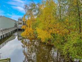 6 Lake Bellevue Drive 211, Bellevue WA 98005