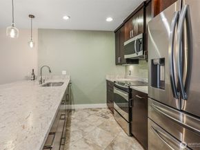 6 Lake Bellevue Drive 211, Bellevue WA 98005