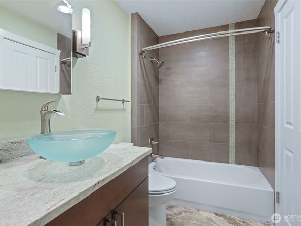 6 Lake Bellevue Drive 211, Bellevue WA 98005