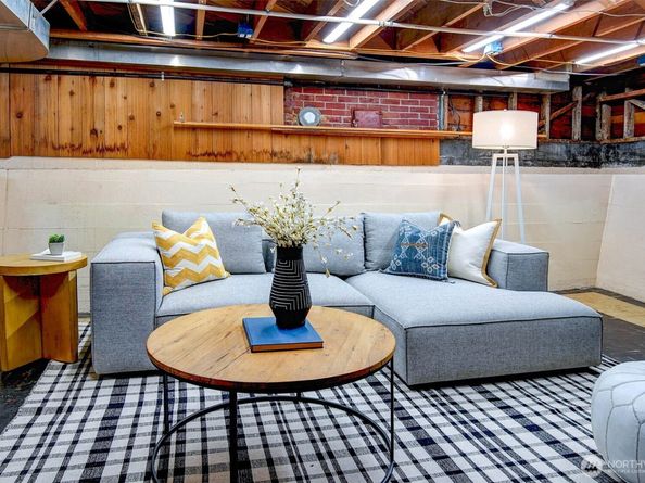 9016 Corliss Avenue N, Seattle WA 98103