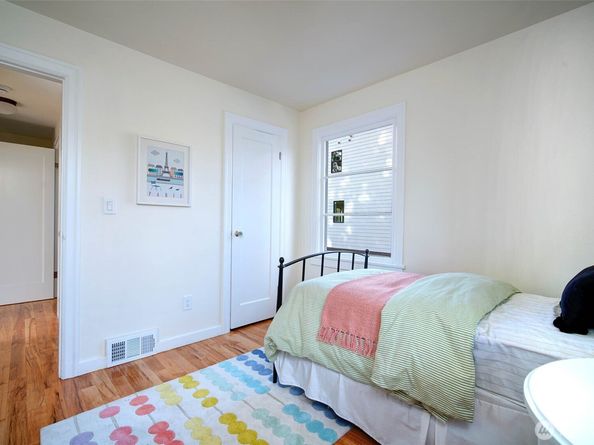 9016 Corliss Avenue N, Seattle WA 98103