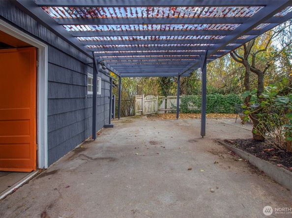 9016 Corliss Avenue N, Seattle WA 98103