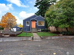 9016 Corliss Avenue N, Seattle WA 98103