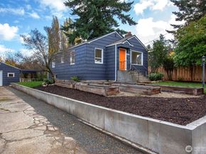 9016 Corliss Avenue N, Seattle WA 98103