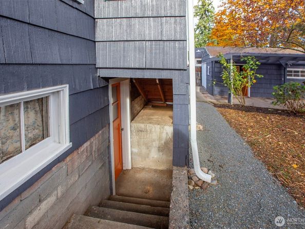 9016 Corliss Avenue N, Seattle WA 98103