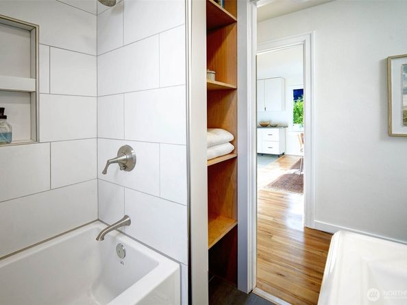 9016 Corliss Avenue N, Seattle WA 98103