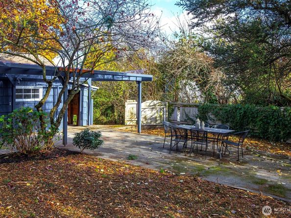 9016 Corliss Avenue N, Seattle WA 98103