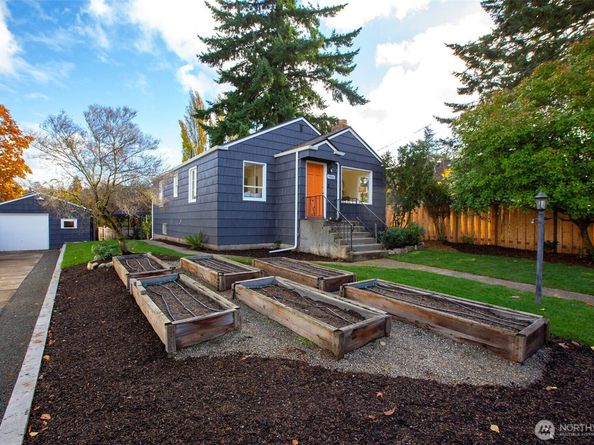 9016 Corliss Avenue N, Seattle WA 98103