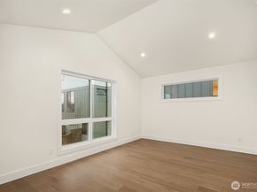 104 NE 44th Street, Seattle WA 98105