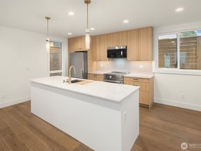 104 NE 44th Street, Seattle WA 98105