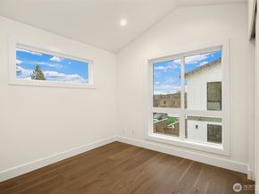 104 NE 44th Street, Seattle WA 98105