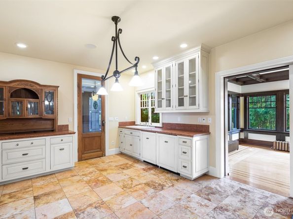 1220 10th Avenue E, Seattle WA 98102