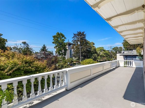 1220 10th Avenue E, Seattle WA 98102