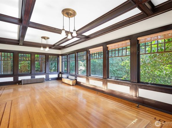 1220 10th Avenue E, Seattle WA 98102