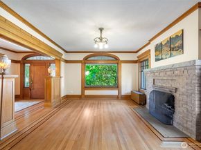 1220 10th Avenue E, Seattle WA 98102