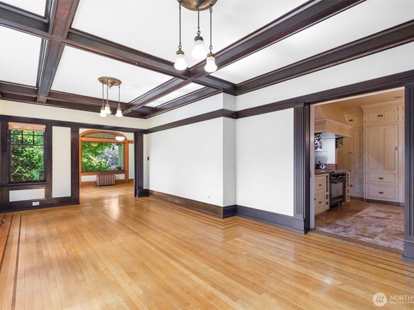 1220 10th Avenue E, Seattle WA 98102