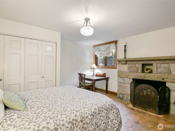 1220 10th Avenue E, Seattle WA 98102