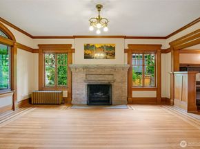 1220 10th Avenue E, Seattle WA 98102