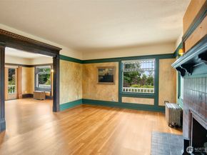 1220 10th Avenue E, Seattle WA 98102