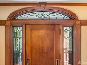 1220 10th Avenue E, Seattle WA 98102