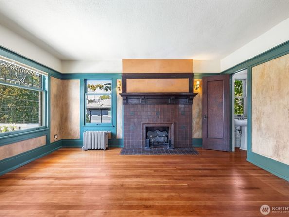 1220 10th Avenue E, Seattle WA 98102