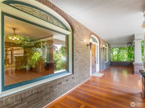 1220 10th Avenue E, Seattle WA 98102