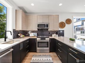 2817 Franklin Avenue E A, Seattle WA 98102