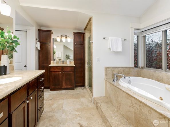 2817 14th Avenue W A, Seattle WA 98119