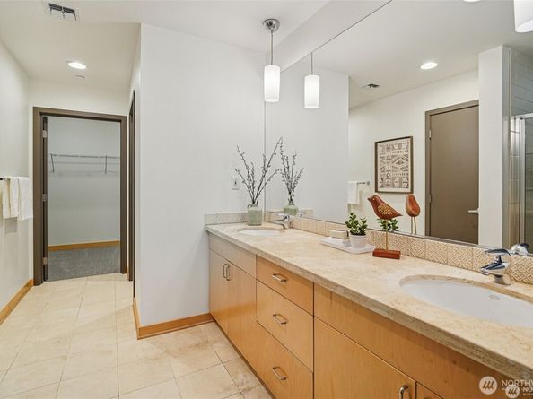 2716 Elliot Avenue 301, Seattle WA 98121