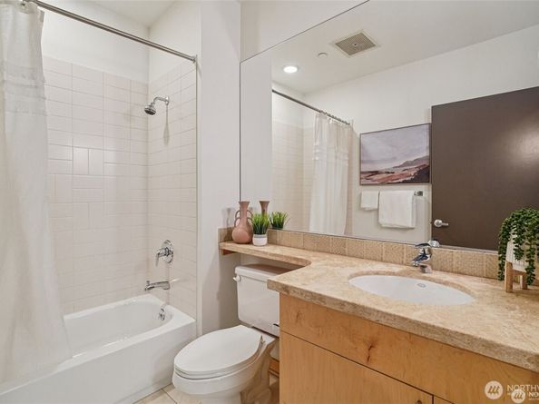 2716 Elliot Avenue 301, Seattle WA 98121