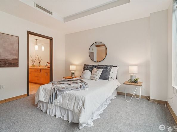 2716 Elliot Avenue 301, Seattle WA 98121