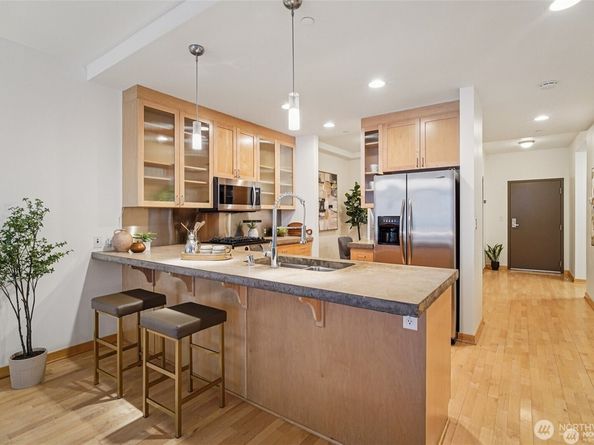 2716 Elliot Avenue 301, Seattle WA 98121