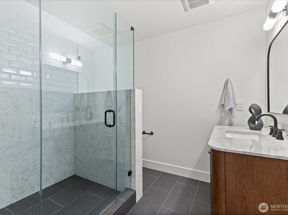 10789 SE 10th Street, Bellevue WA 98004