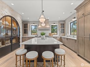 10789 SE 10th Street, Bellevue WA 98004