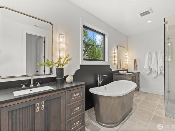 10789 SE 10th Street, Bellevue WA 98004