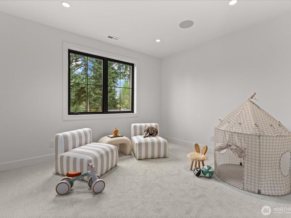 10789 SE 10th Street, Bellevue WA 98004