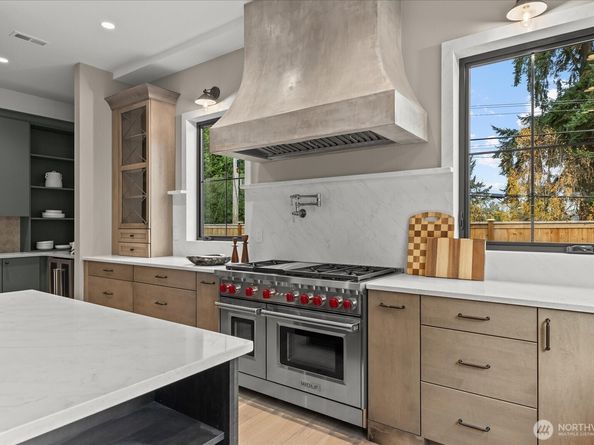 10789 SE 10th Street, Bellevue WA 98004