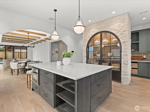 10789 SE 10th Street, Bellevue WA 98004