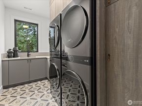 10789 SE 10th Street, Bellevue WA 98004